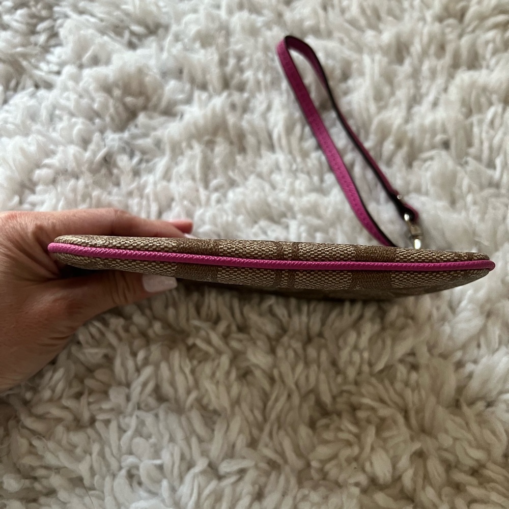 Coach wristlet - Picture 4 of 6